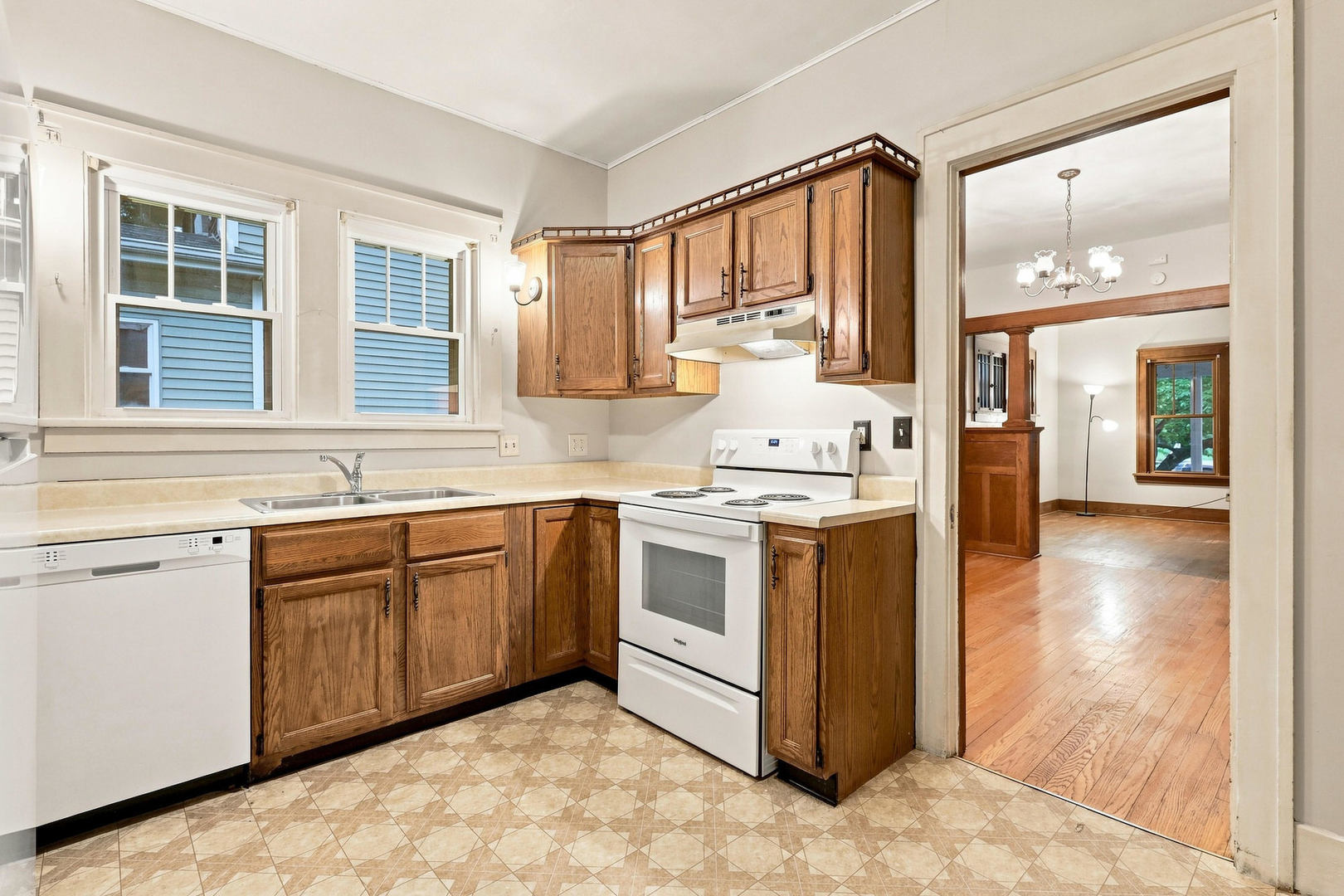 2015 Tremont Avenue Property Photo 14