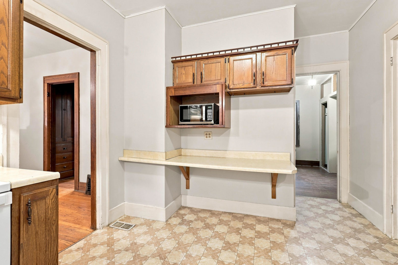 2015 Tremont Avenue Property Photo 15