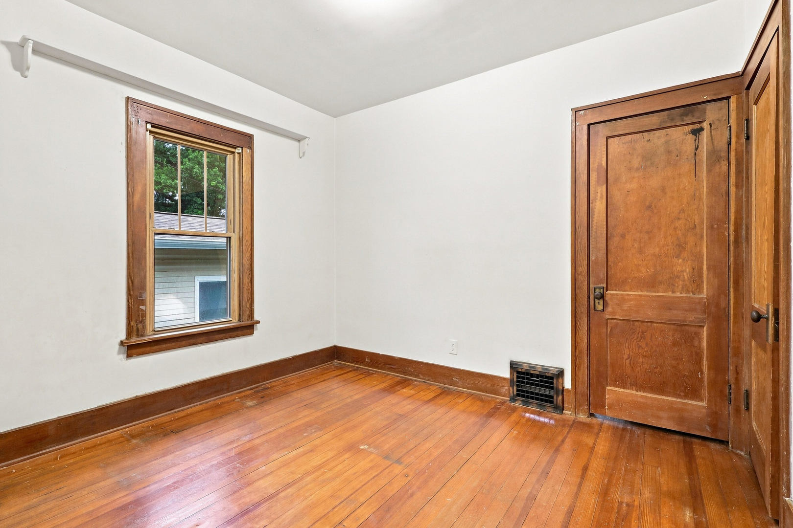 2015 Tremont Avenue Property Photo 21