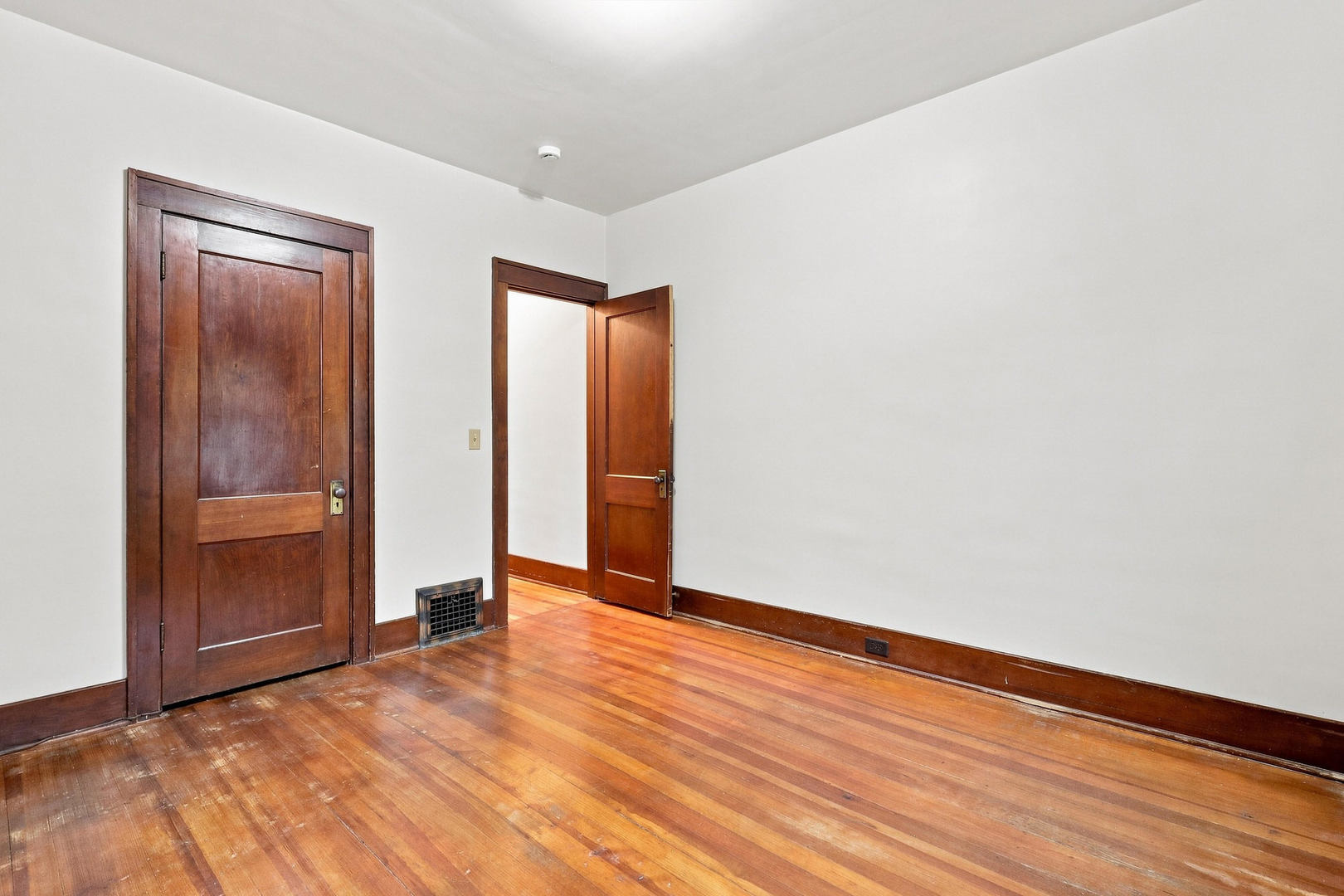 2015 Tremont Avenue Property Photo 24