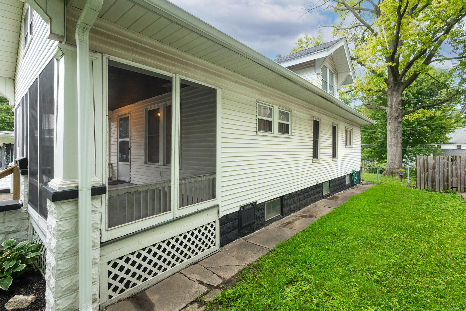 2015 Tremont Avenue Property Photo 28