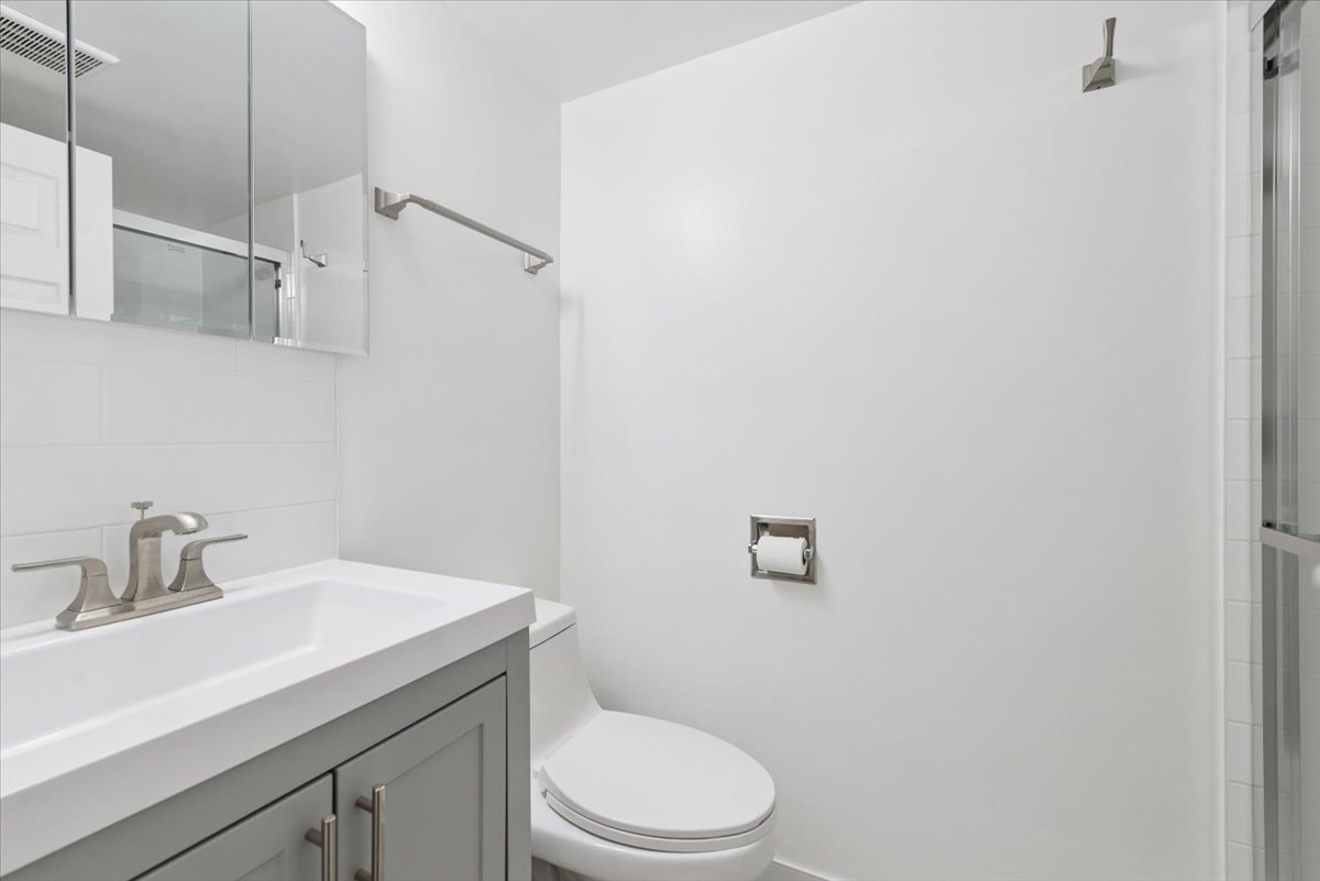 5616 N Kenmore Avenue 3d Property Photo 9