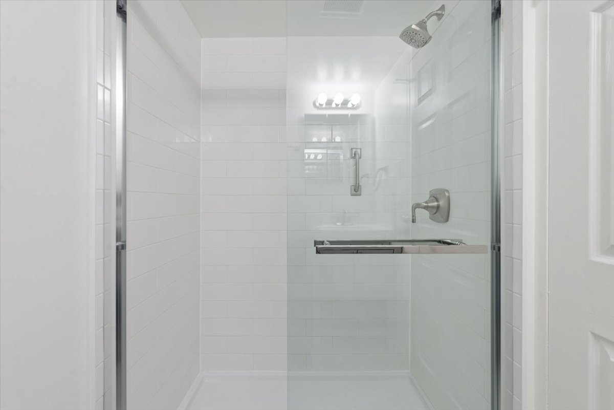 5616 N Kenmore Avenue 3d Property Photo 10