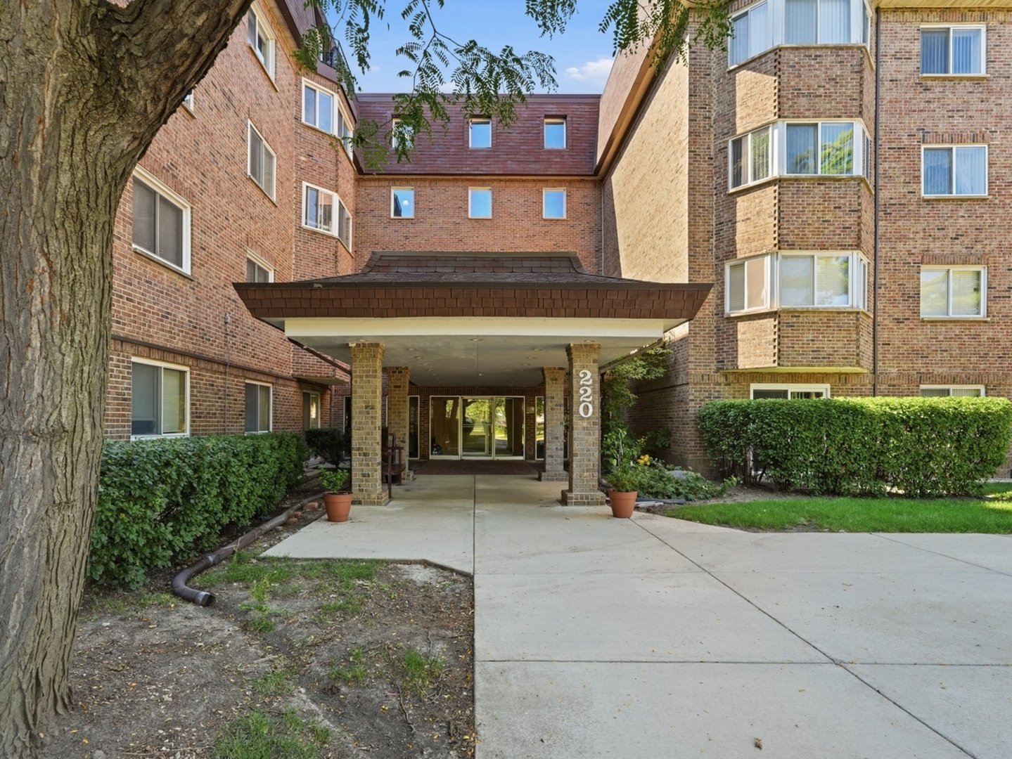 220 S Roselle Road 321 Property Photo 1