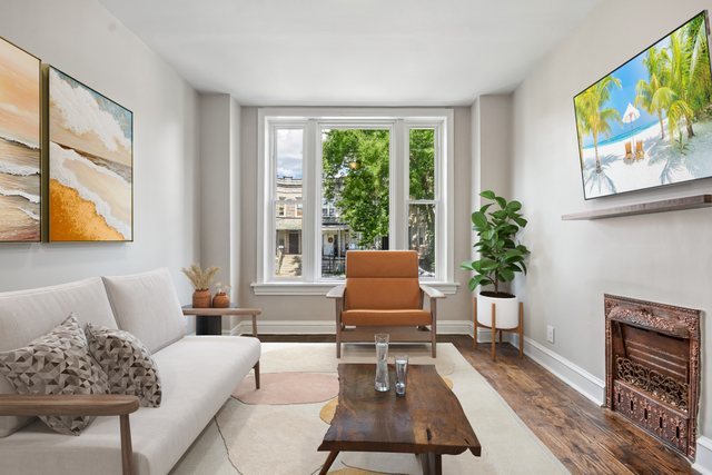 1914 S Hamlin Avenue Property Photo 2
