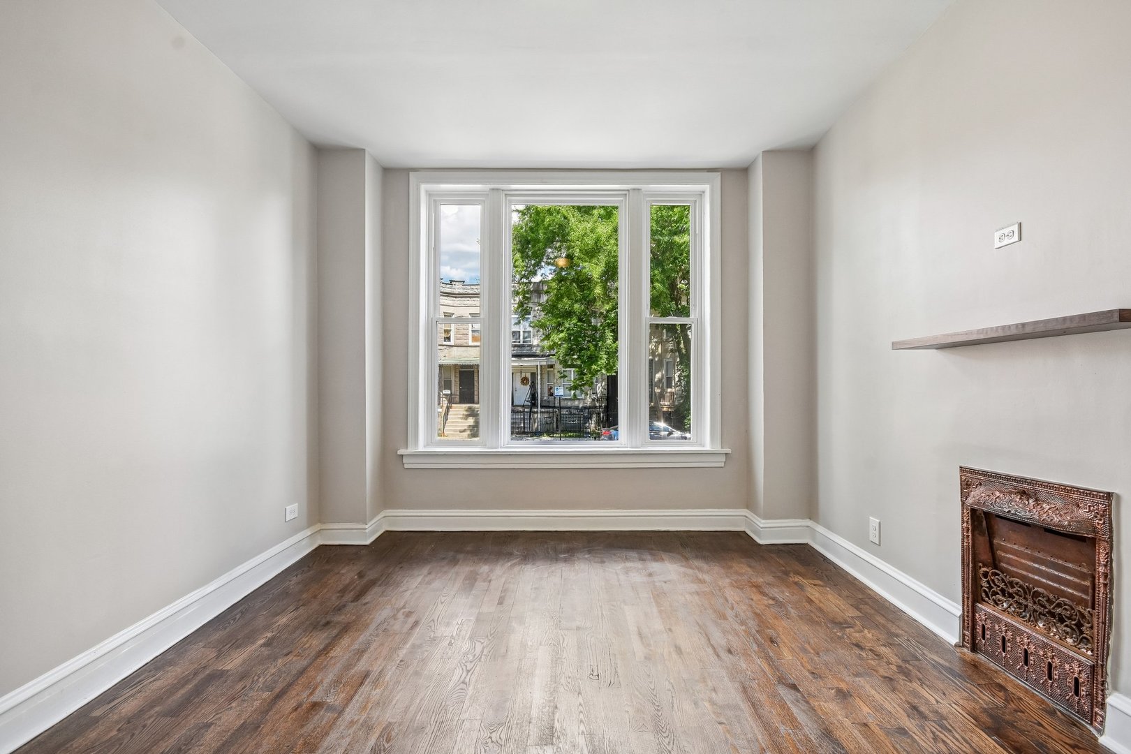 1914 S Hamlin Avenue Property Photo 3