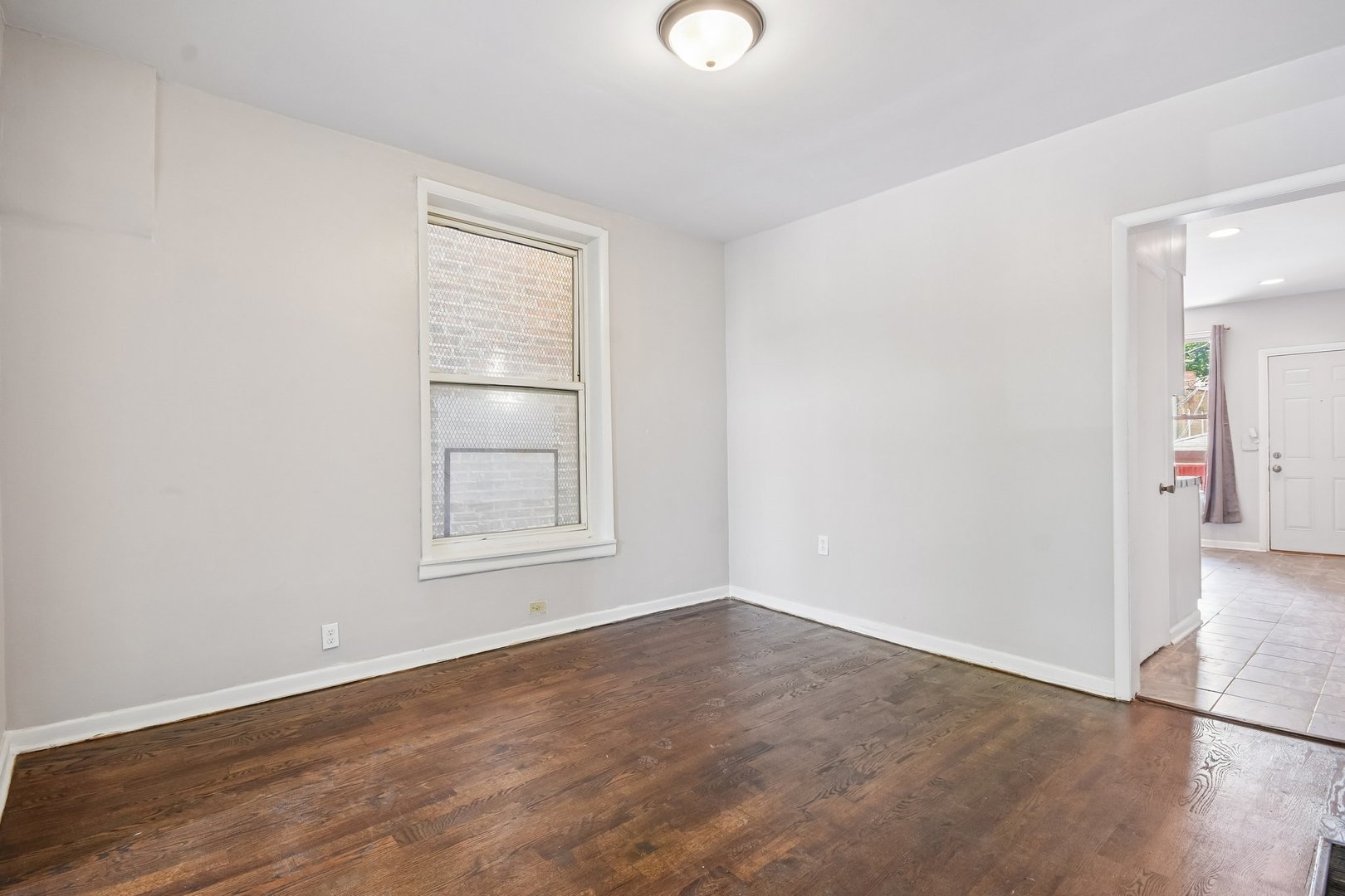 1914 S Hamlin Avenue Property Photo 5