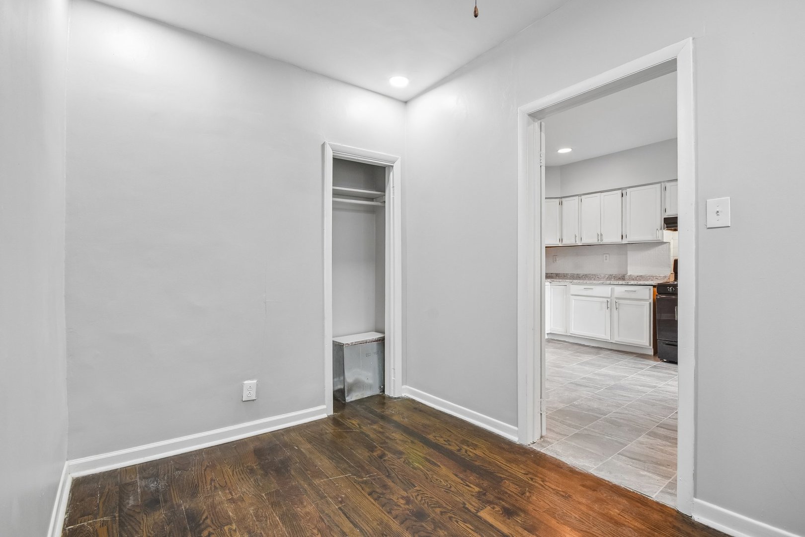 1914 S Hamlin Avenue Property Photo 10
