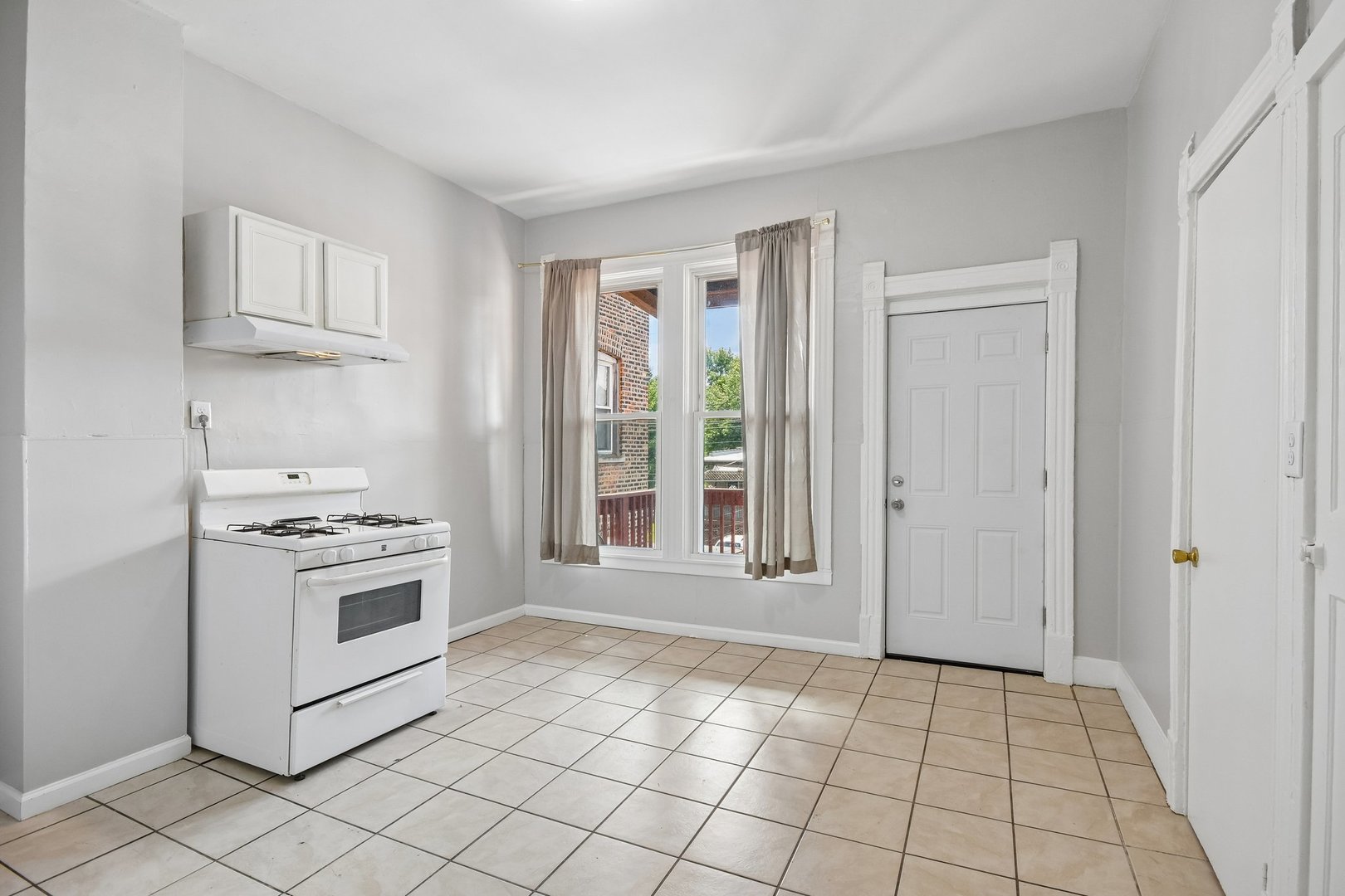 1914 S Hamlin Avenue Property Photo 16