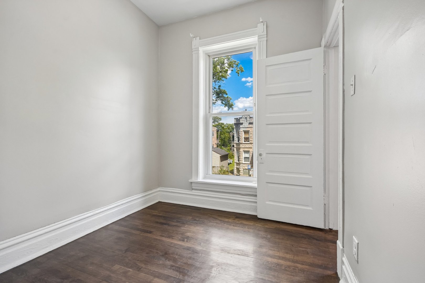 1914 S Hamlin Avenue Property Photo 18