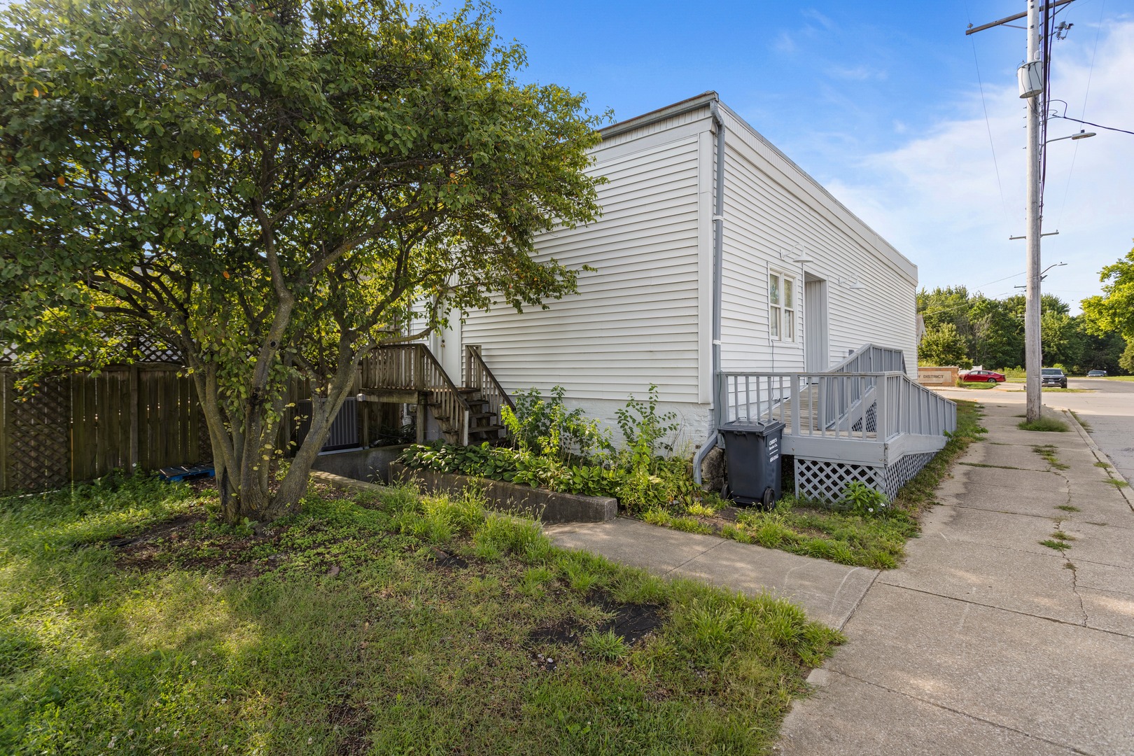 102 E Main Street Property Photo 4