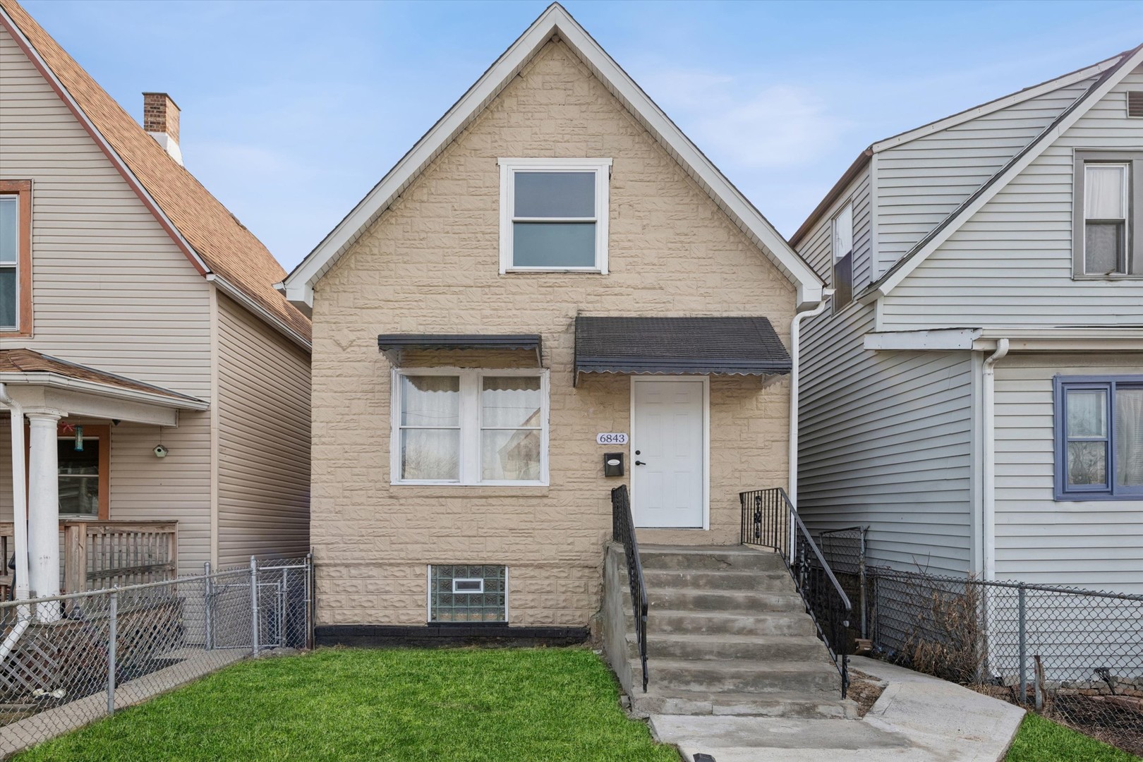 6843 S Carpenter Street Property Photo 1