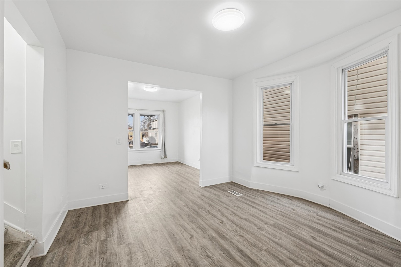 6843 S Carpenter Street Property Photo 2