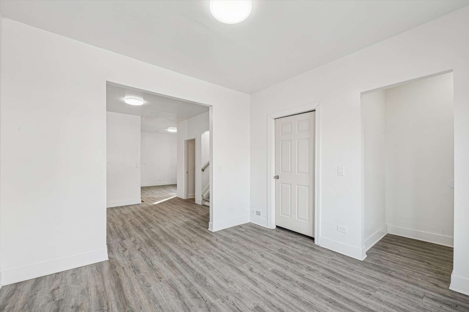 6843 S Carpenter Street Property Photo 5