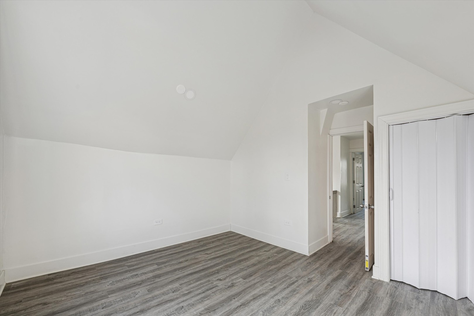 6843 S Carpenter Street Property Photo 12