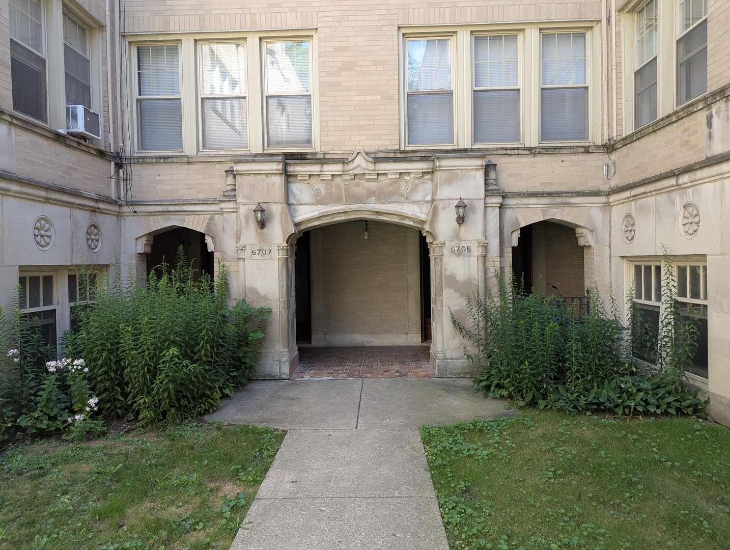 6703 N Greenview Avenue 3C Property Photo 1