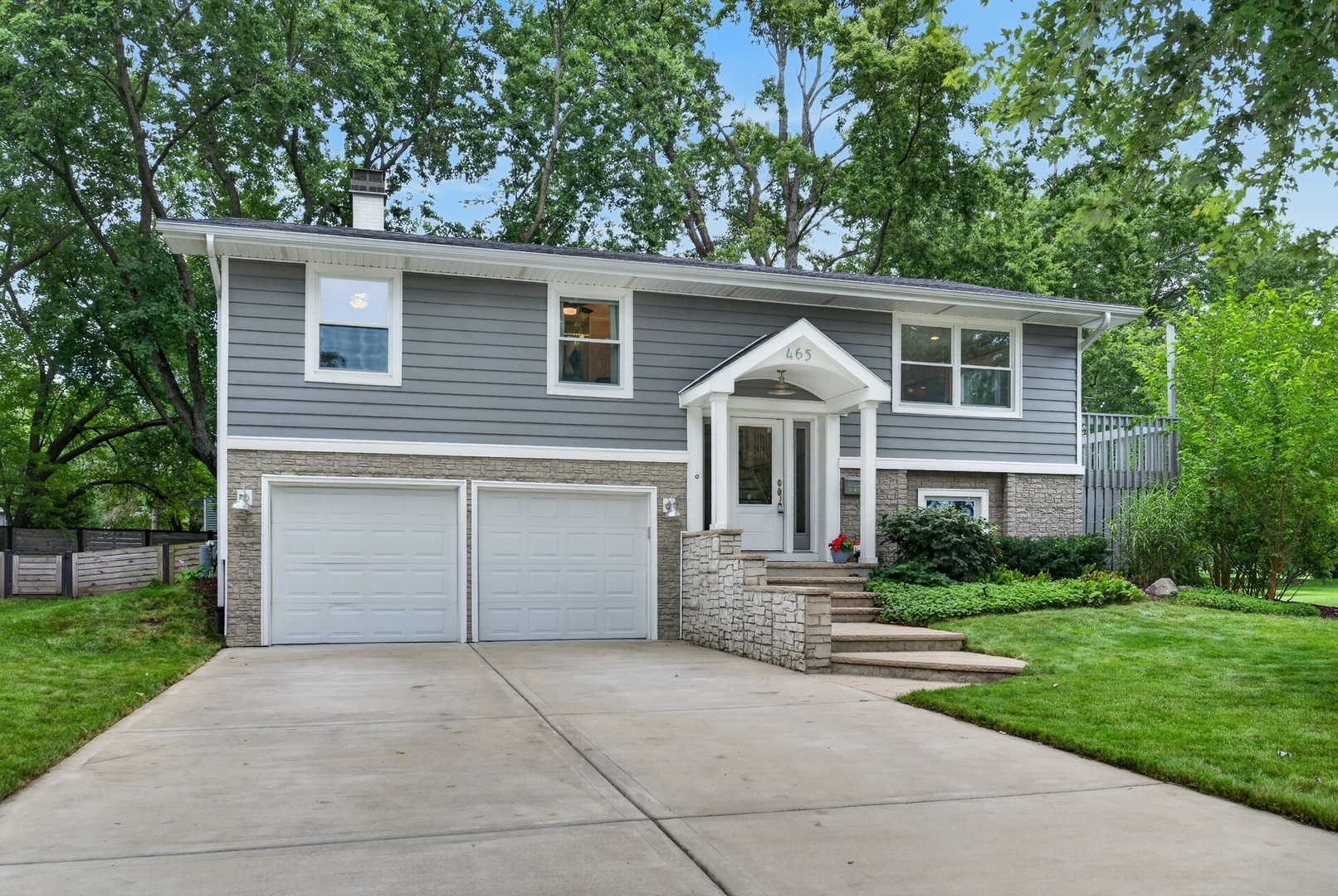 2s465 Barclay Place Property Photo 1