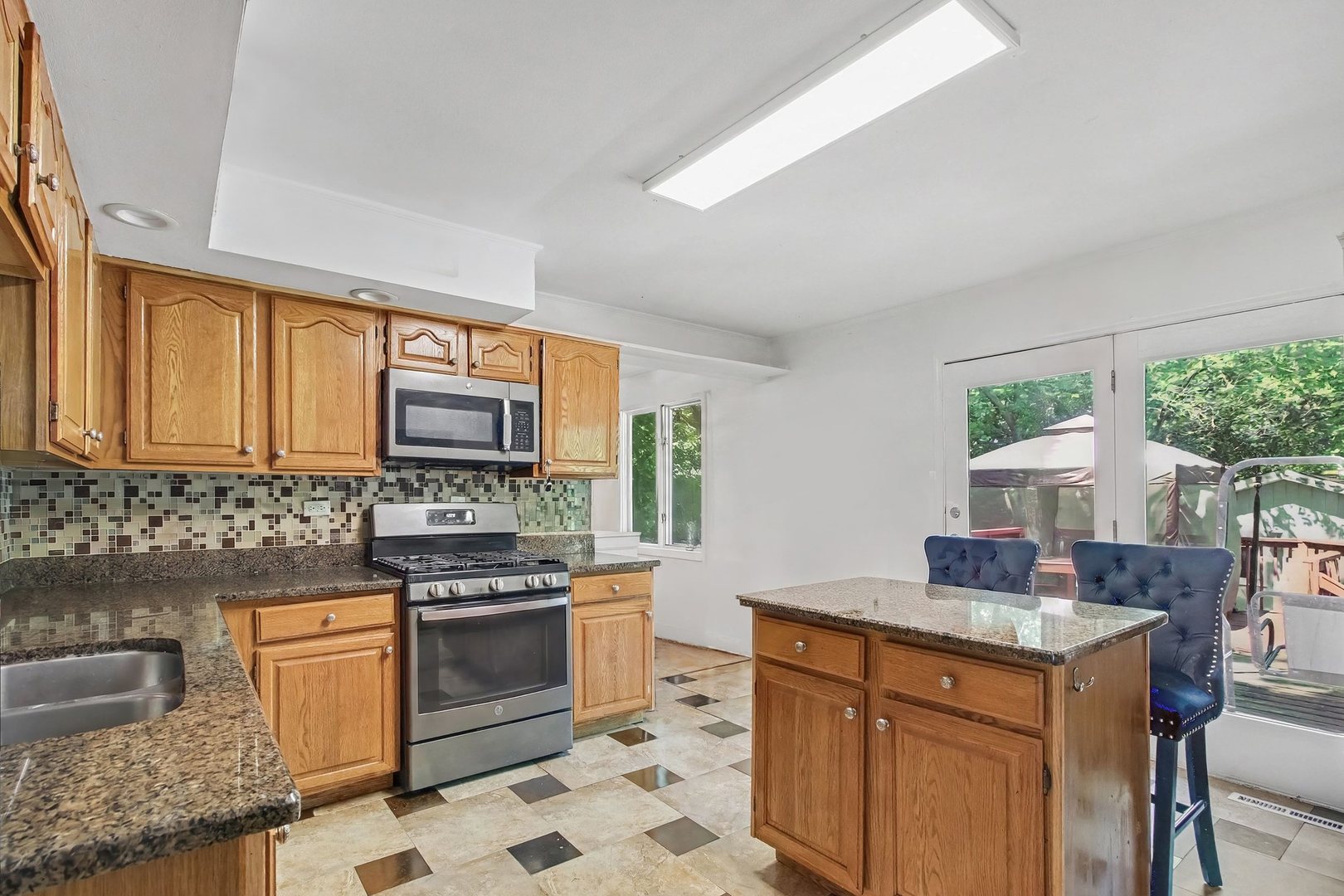 24388 W Tyler Avenue Property Photo 6
