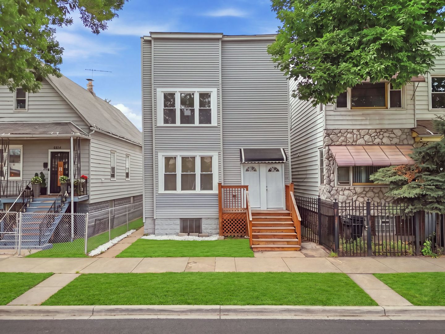 8612 S Burnham Avenue Property Photo 1