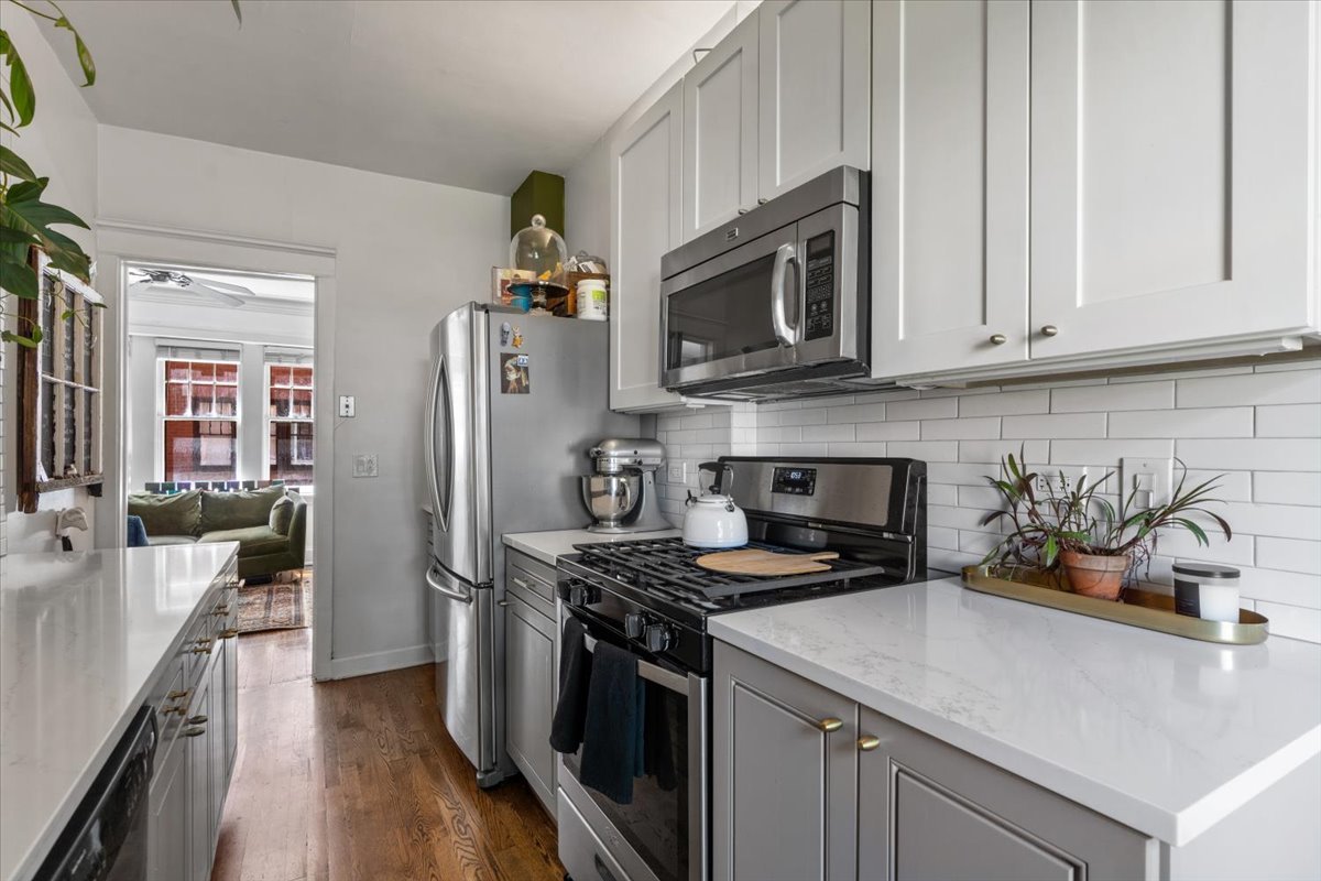 2018 Sherman Avenue 1w Property Photo 9