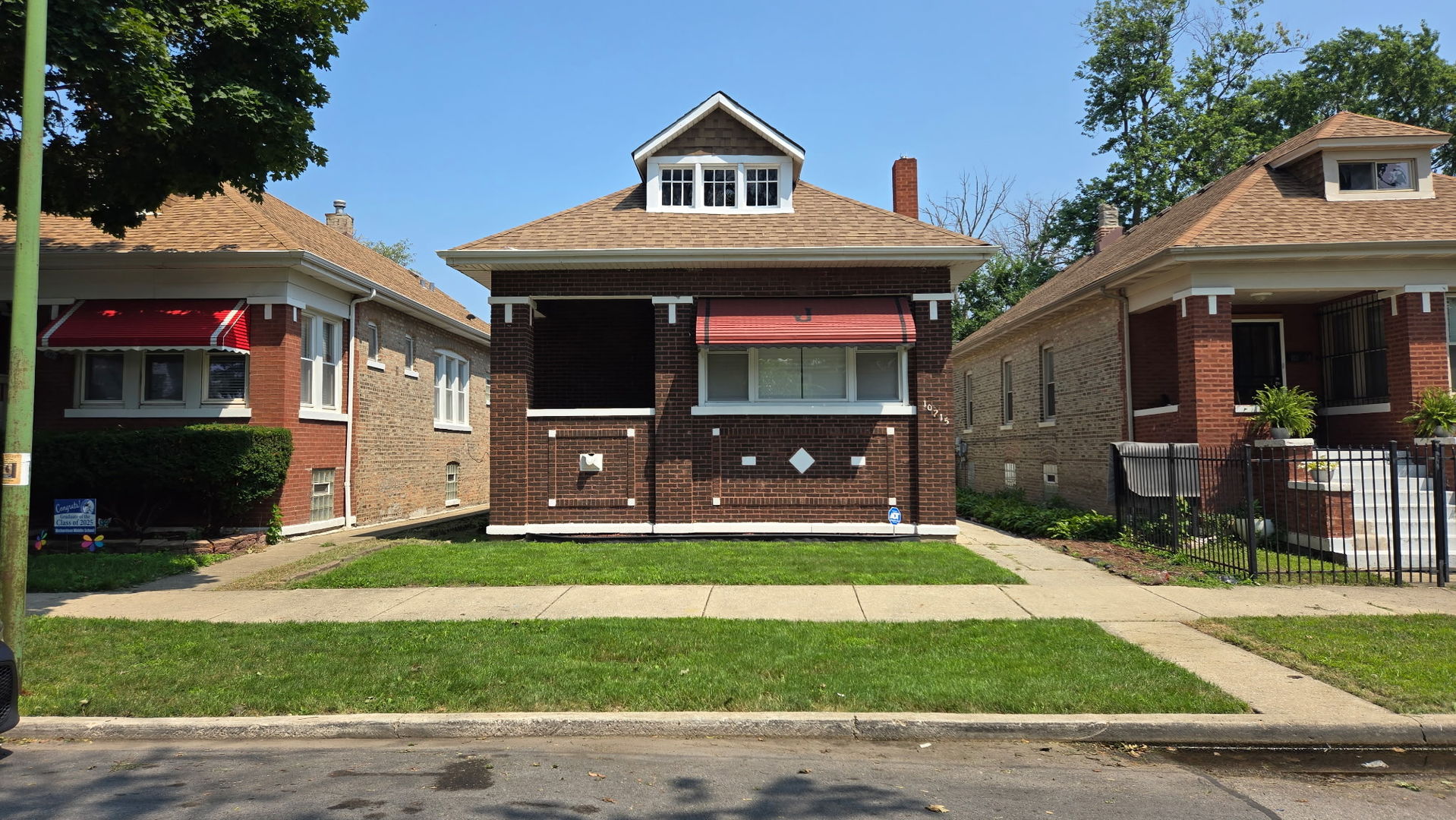 10215 S Emerald Avenue Property Photo 1