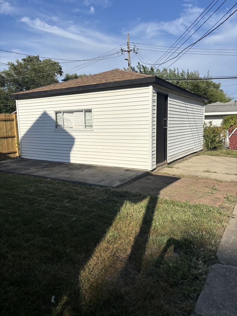 10215 S Emerald Avenue Property Photo 3