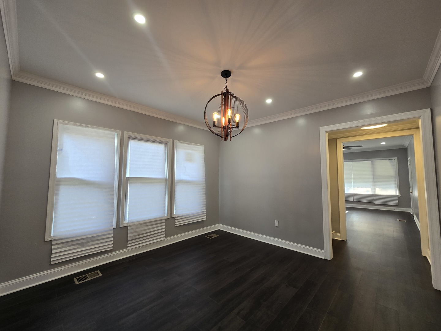 10215 S Emerald Avenue Property Photo 9