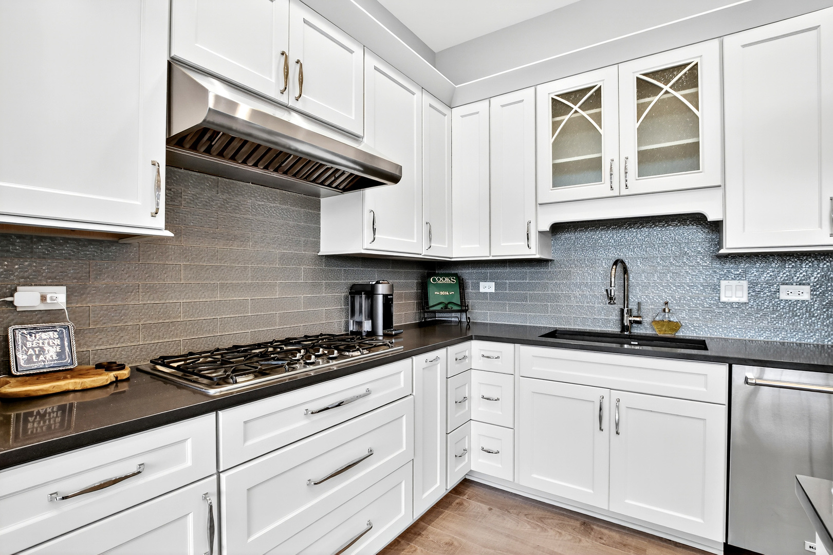 827 Edgewater Parkway Property Photo 11