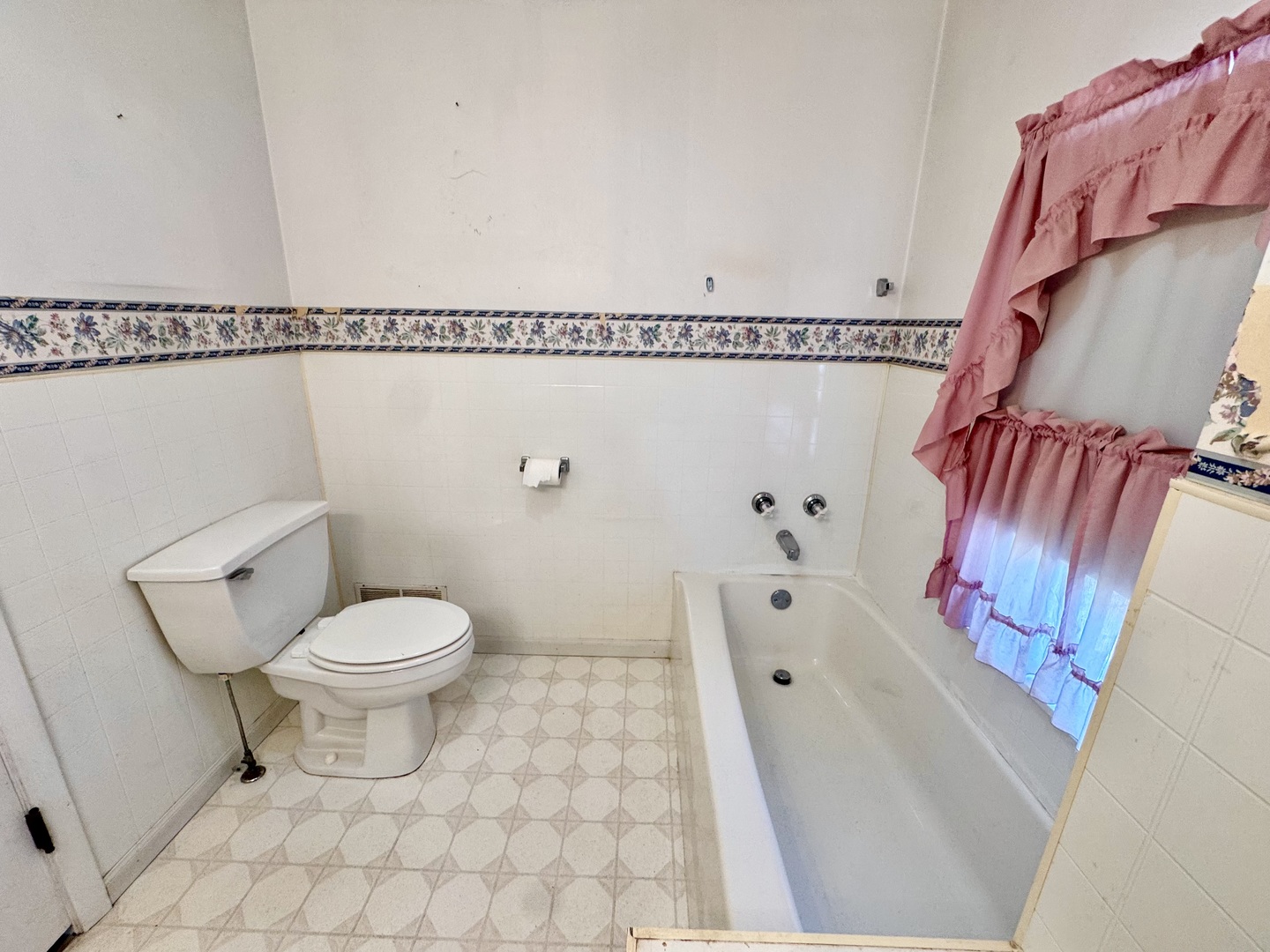 608 W Main Street Property Photo 18