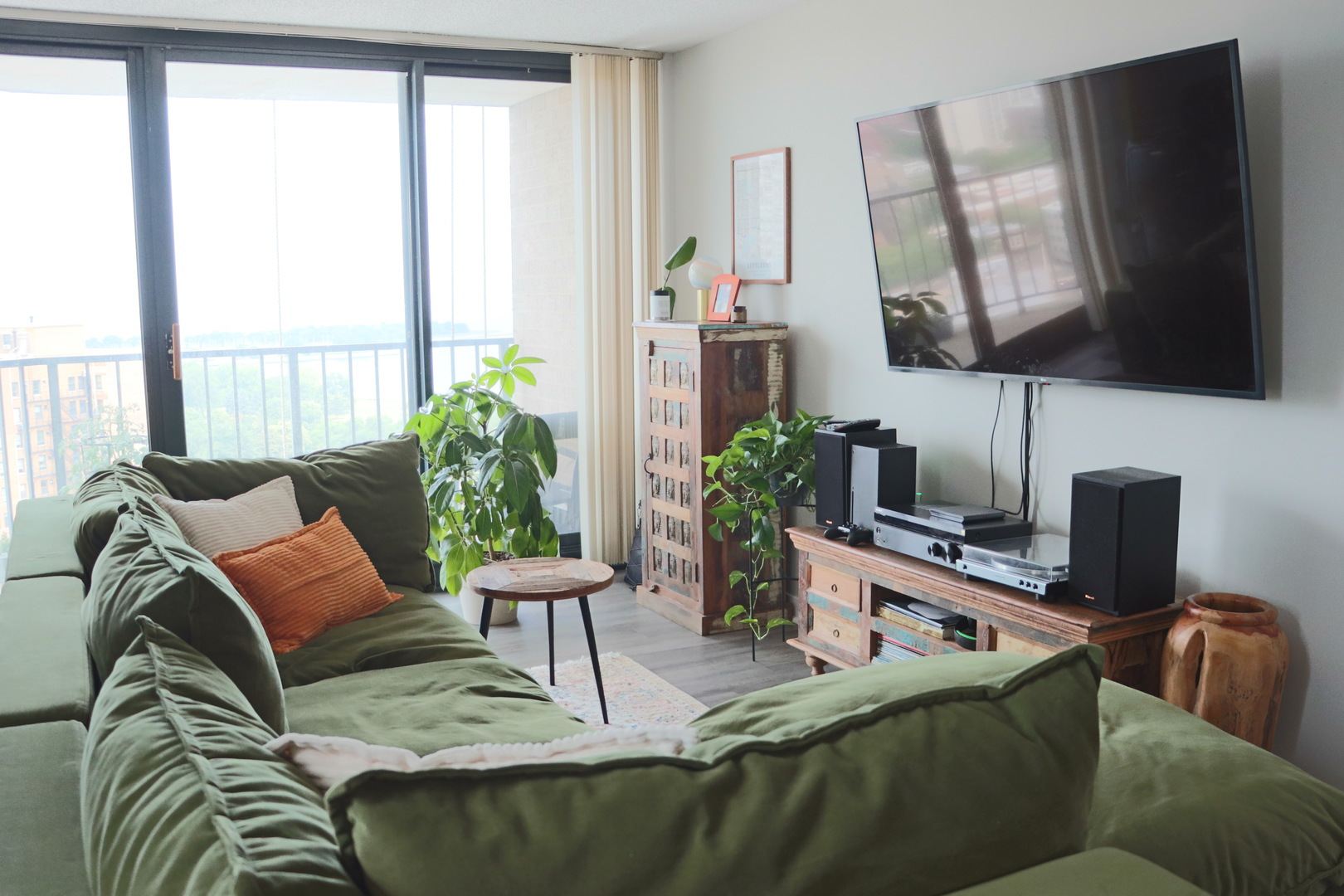 3660 N Lake Shore Drive 2106 Property Photo 4