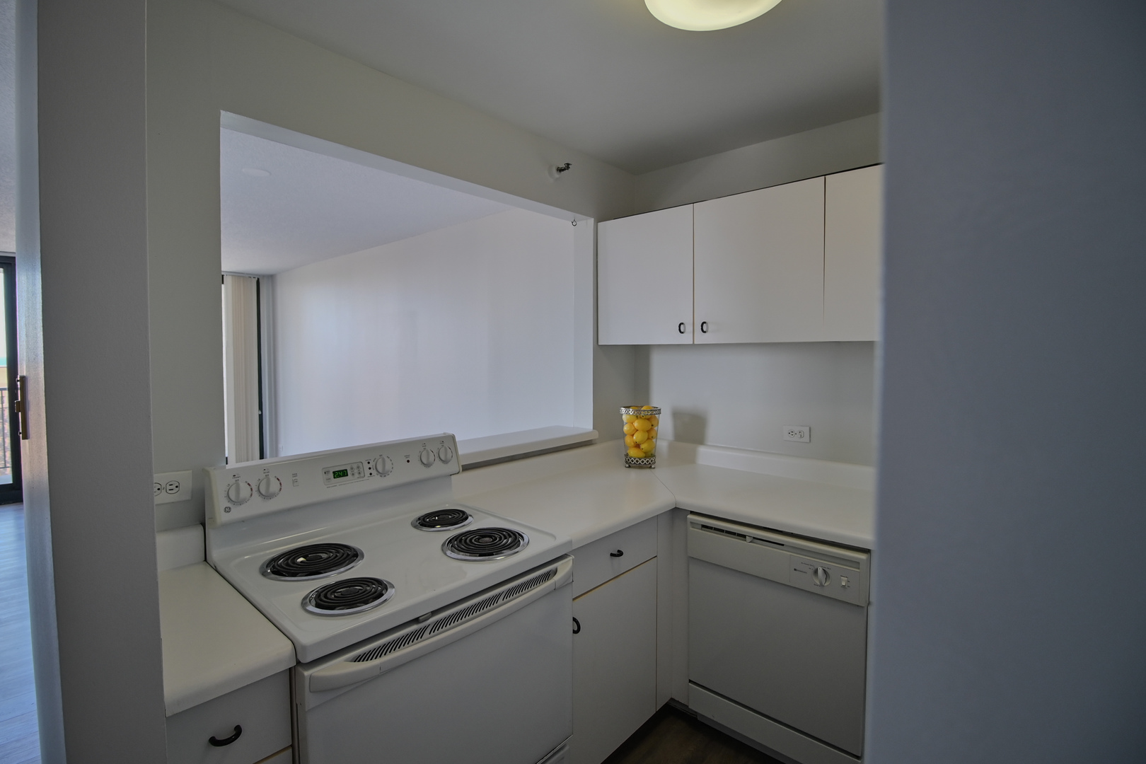 3660 N Lake Shore Drive 2106 Property Photo 17
