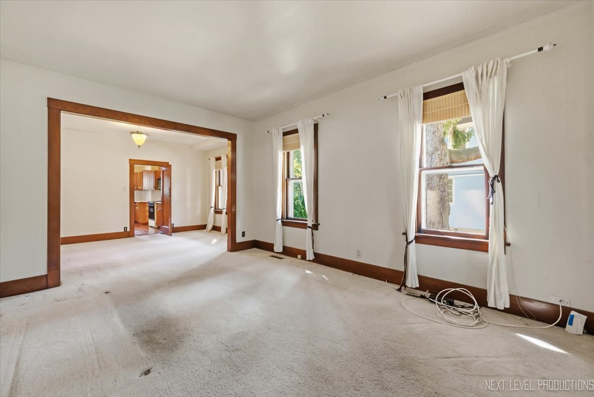 242 N Lincoln Street Property Photo 6