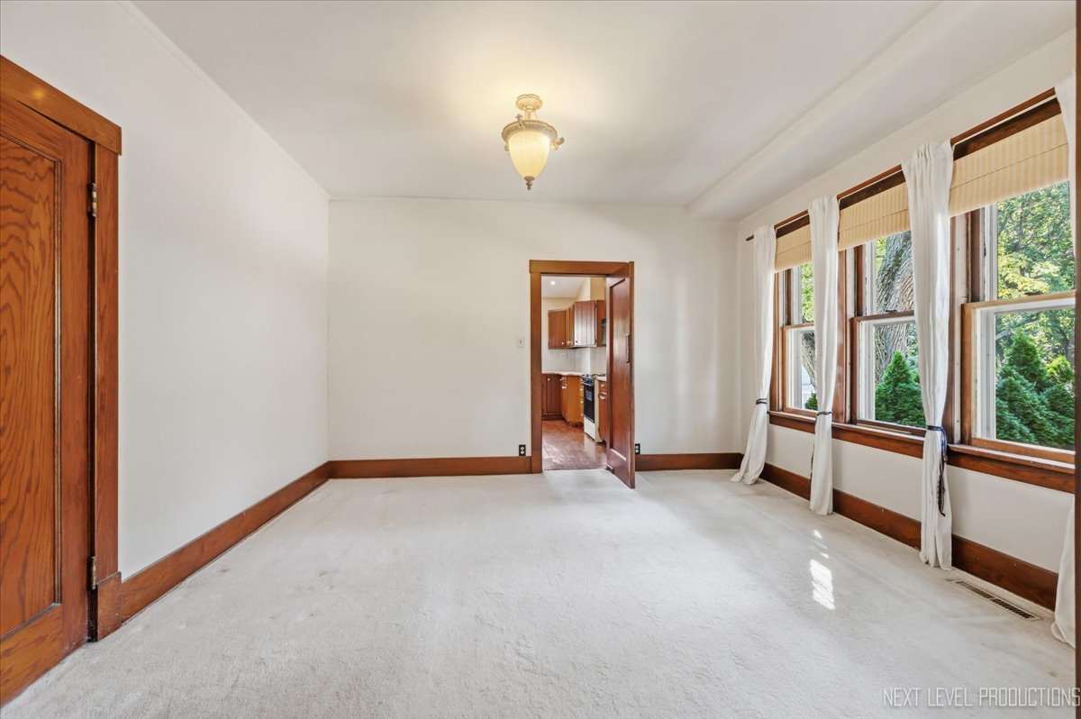 242 N Lincoln Street Property Photo 7