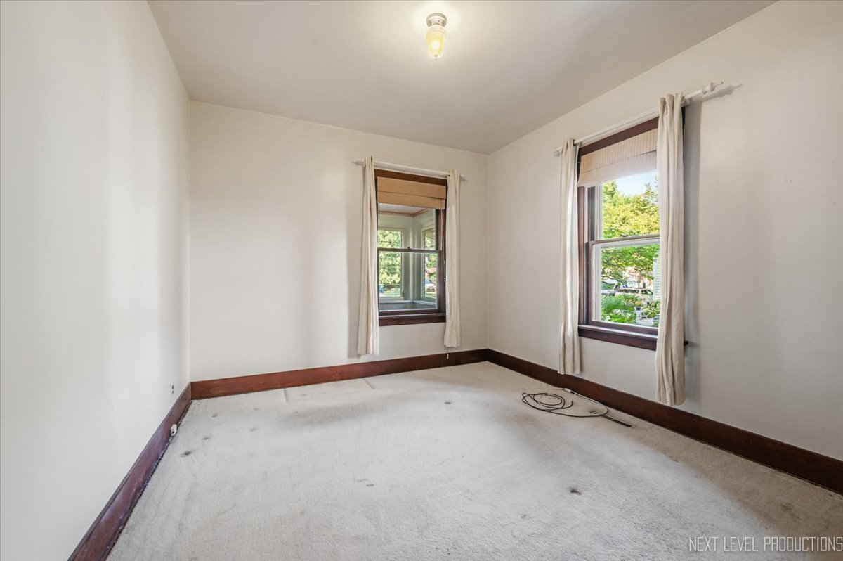 242 N Lincoln Street Property Photo 16