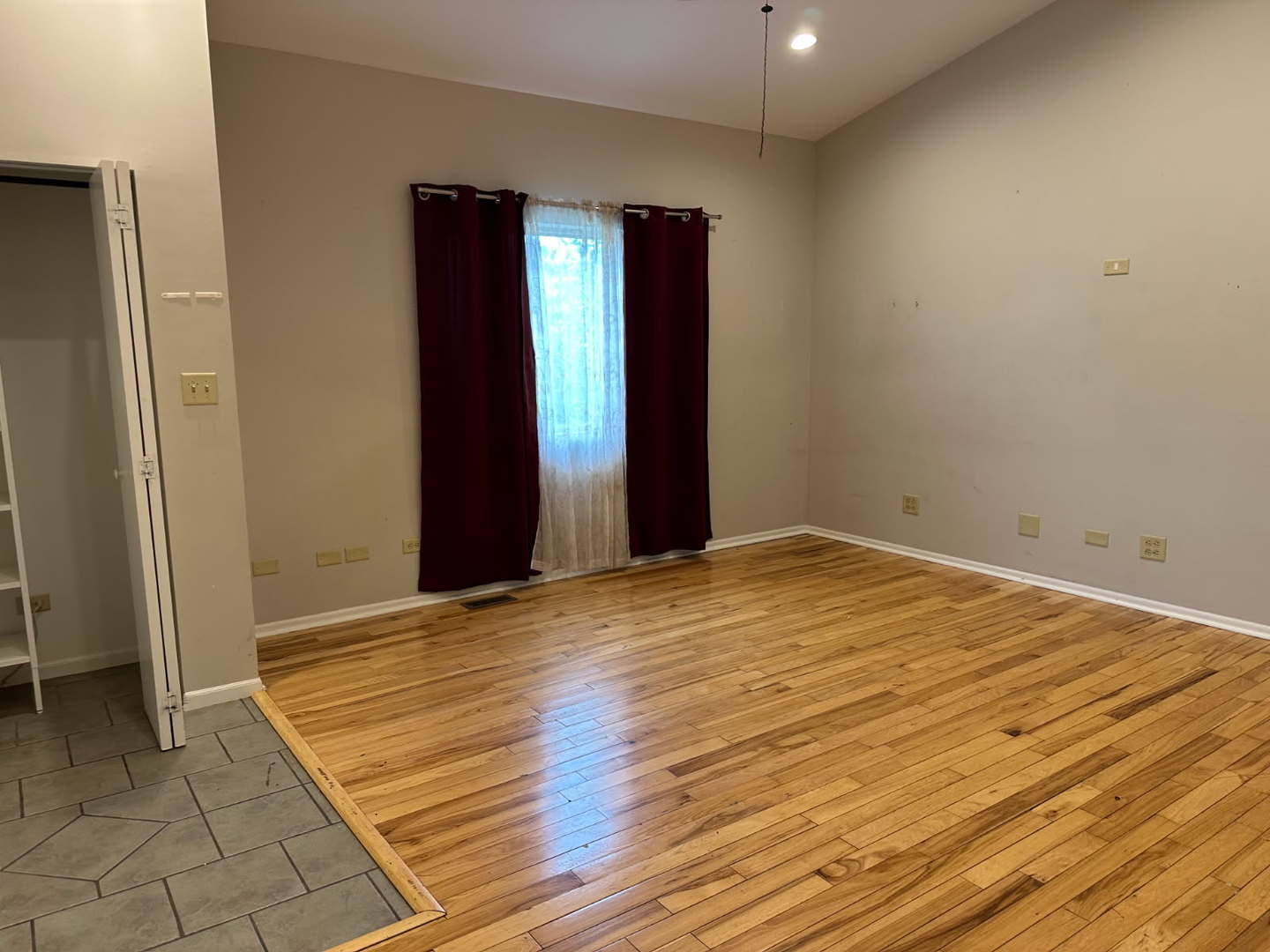 1201 E Chestnut Street Property Photo 3