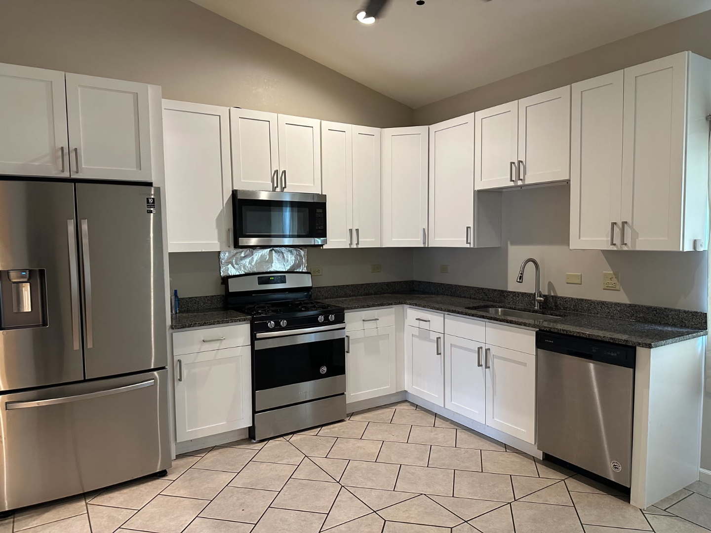 1201 E Chestnut Street Property Photo 4
