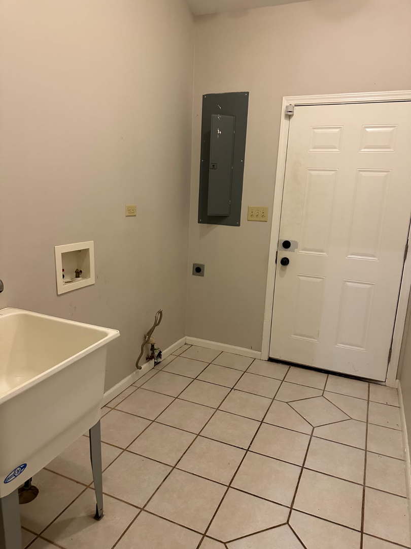 1201 E Chestnut Street Property Photo 9