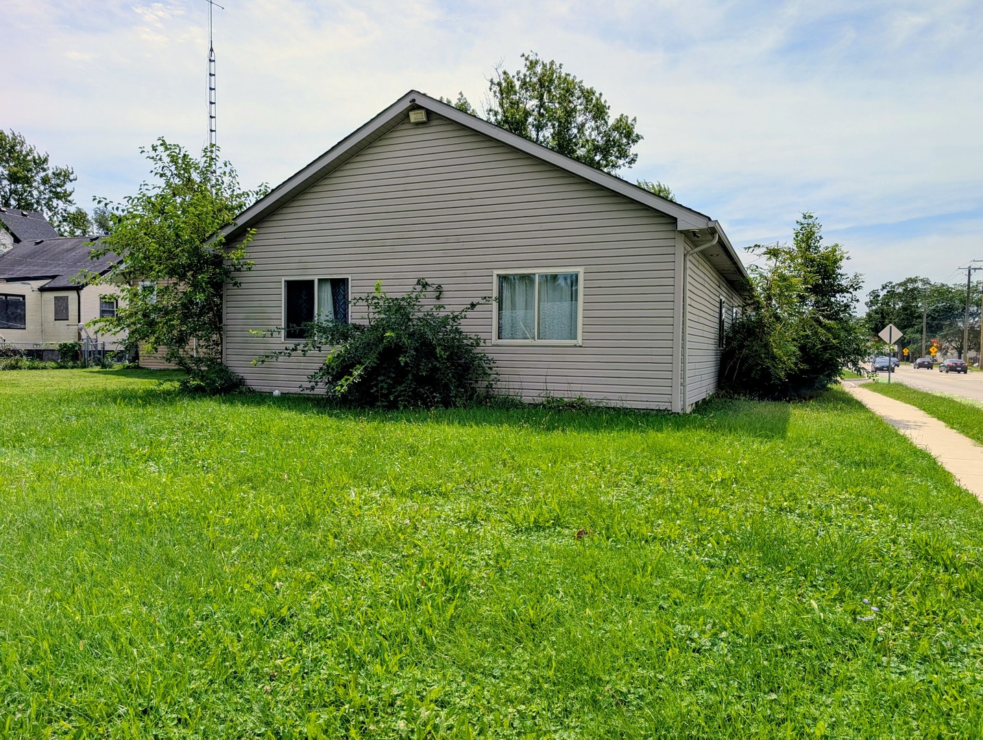 1201 E Chestnut Street Property Photo 10