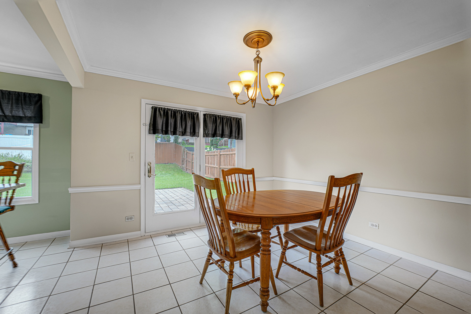 9031 Shady Drive Property Photo 5