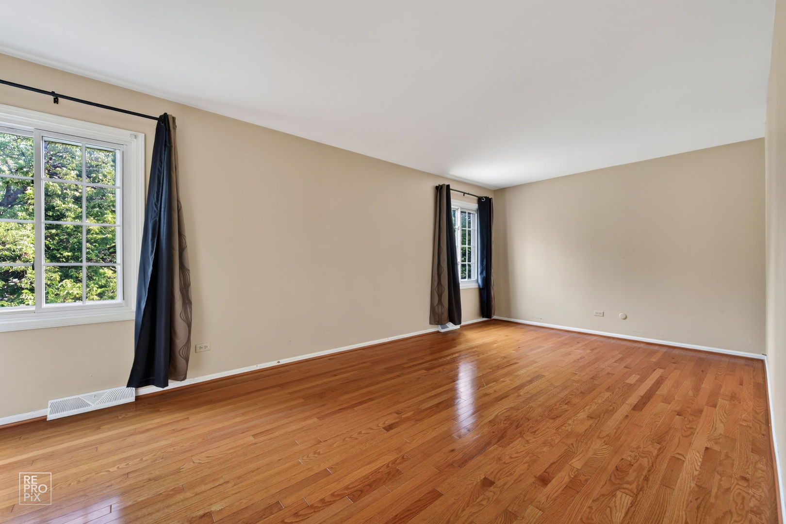683 Honeysuckle Lane Property Photo 12