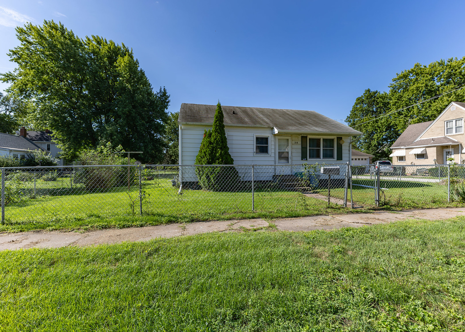 218 E South Street Property Photo 2