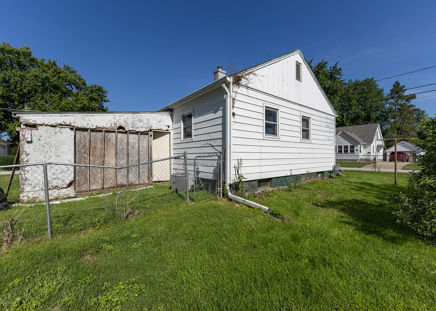 218 E South Street Property Photo 3