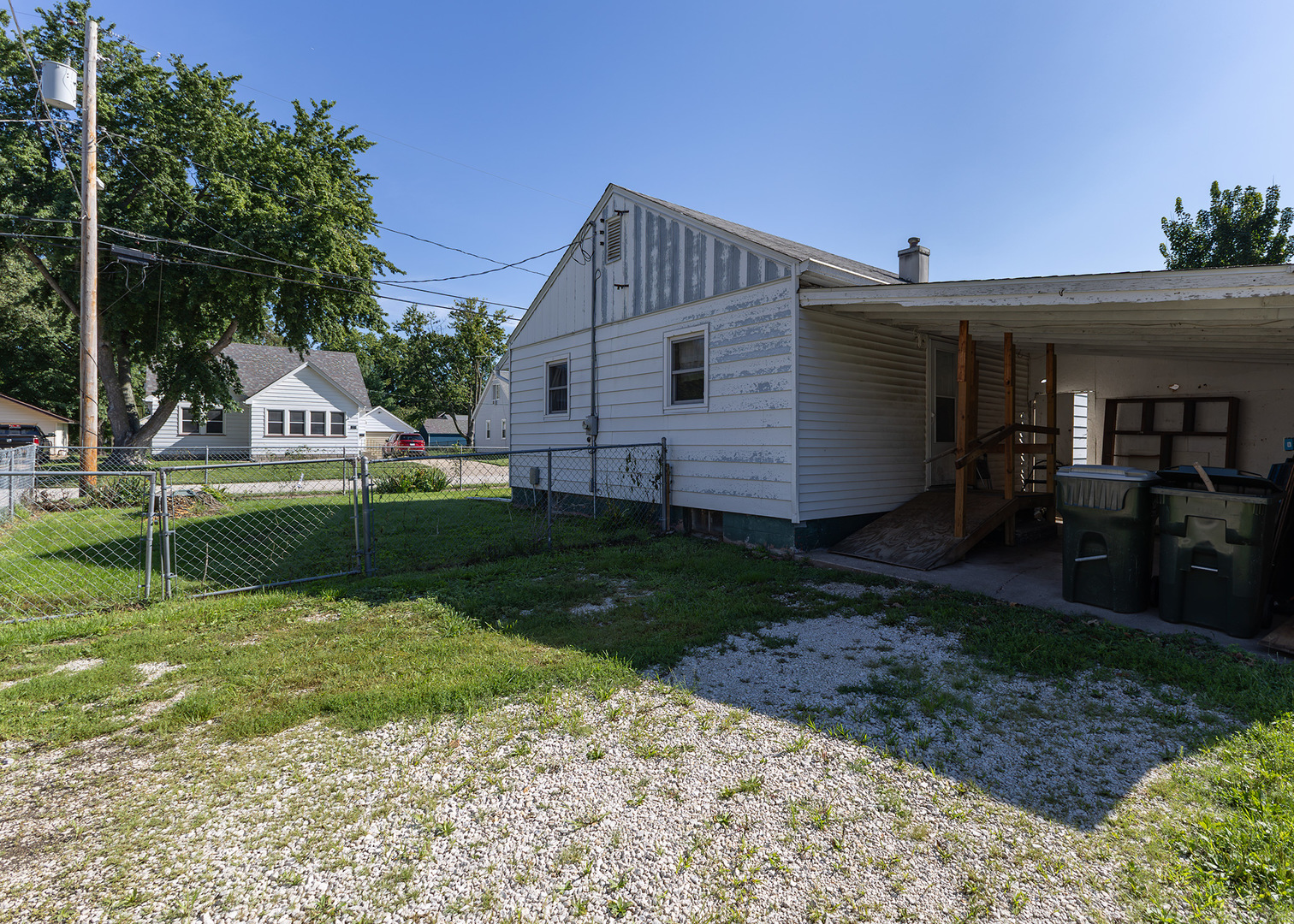 218 E South Street Property Photo 4