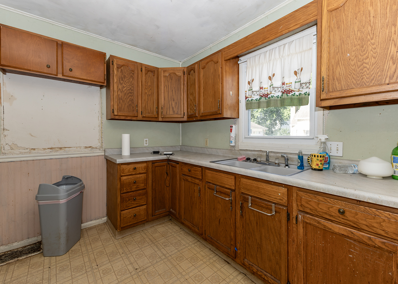218 E South Street Property Photo 5