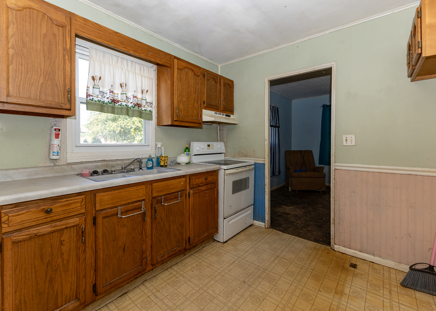 218 E South Street Property Photo 6