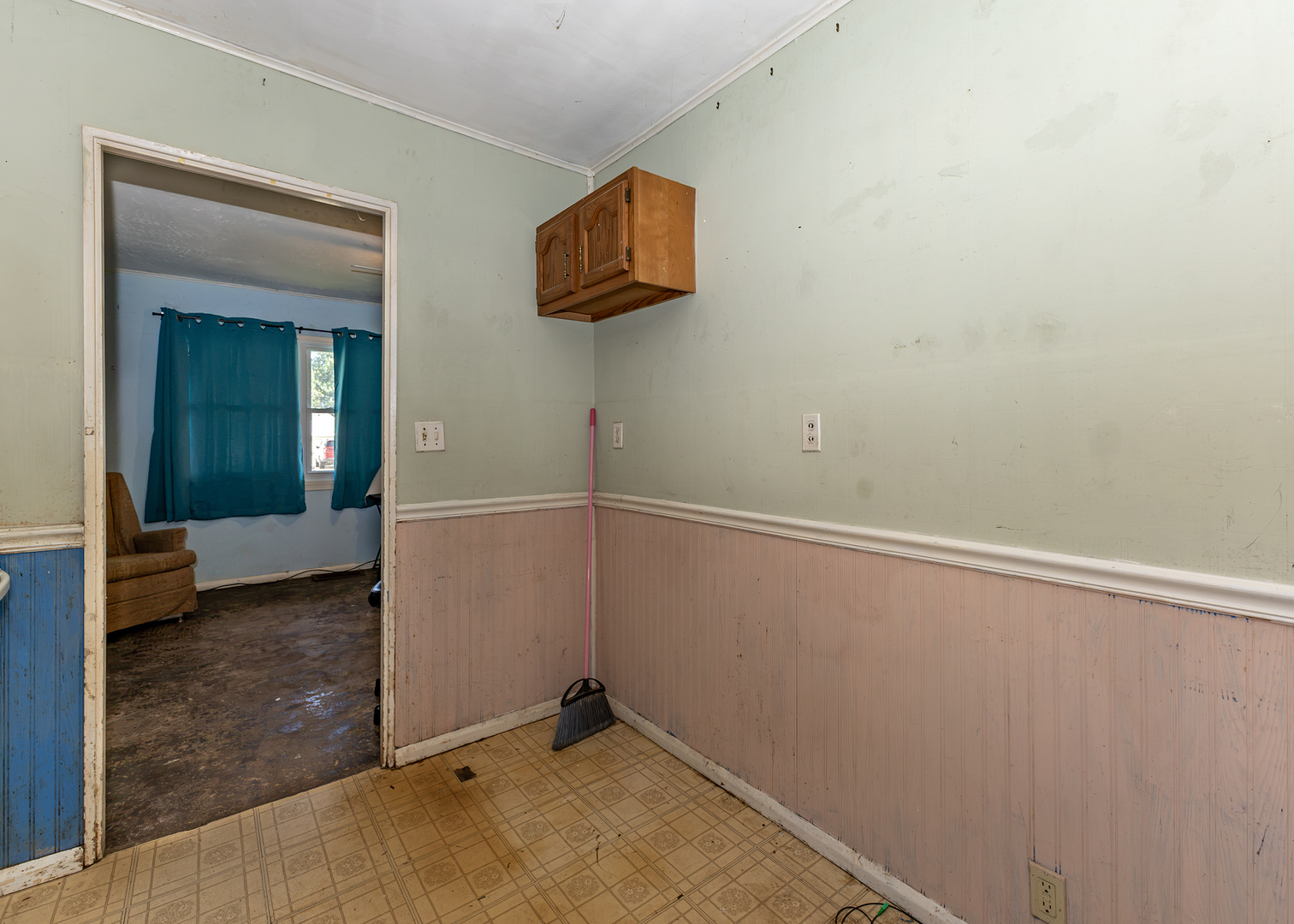 218 E South Street Property Photo 7