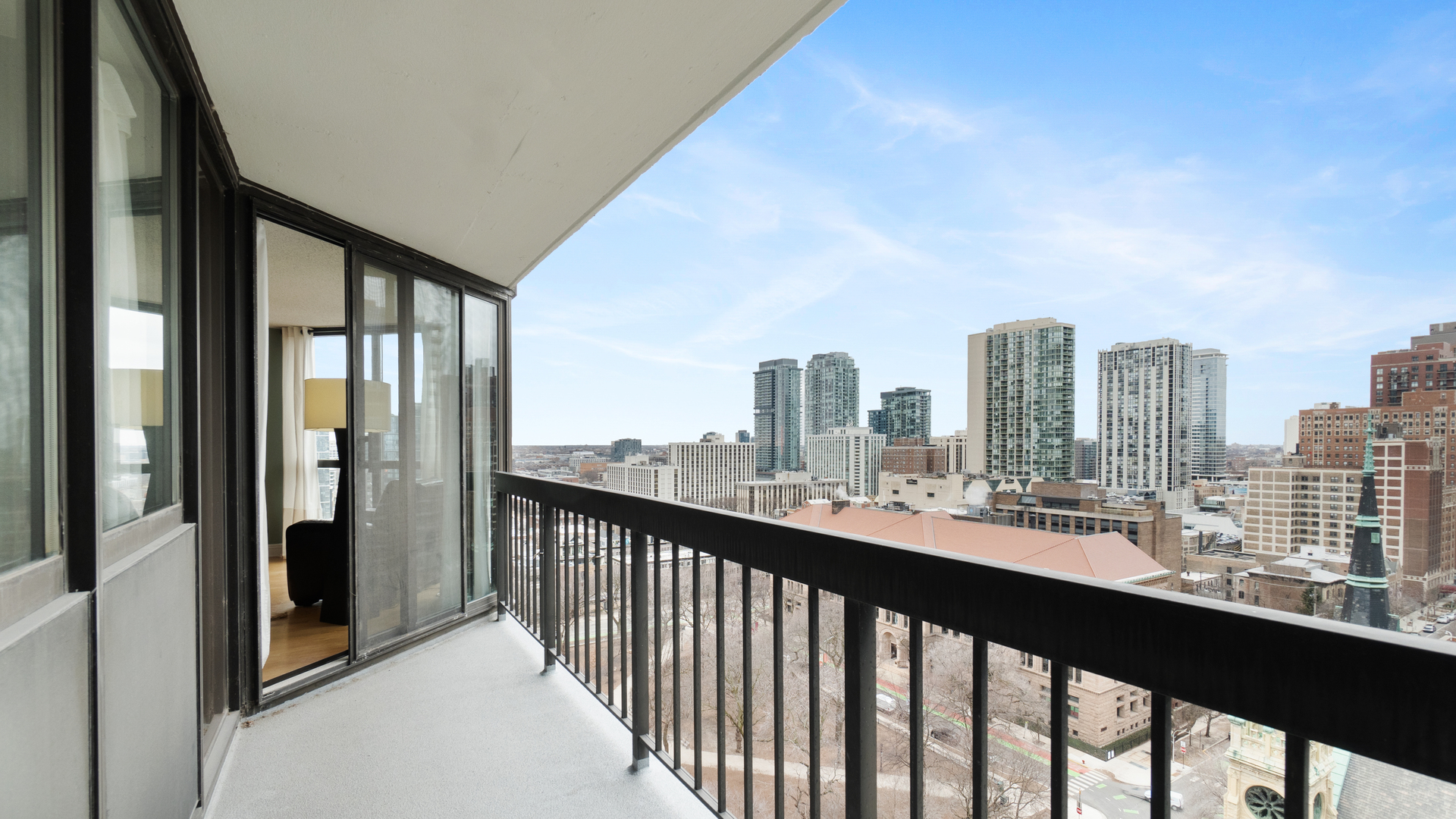 33 W Delaware Place 18h Property Photo 11