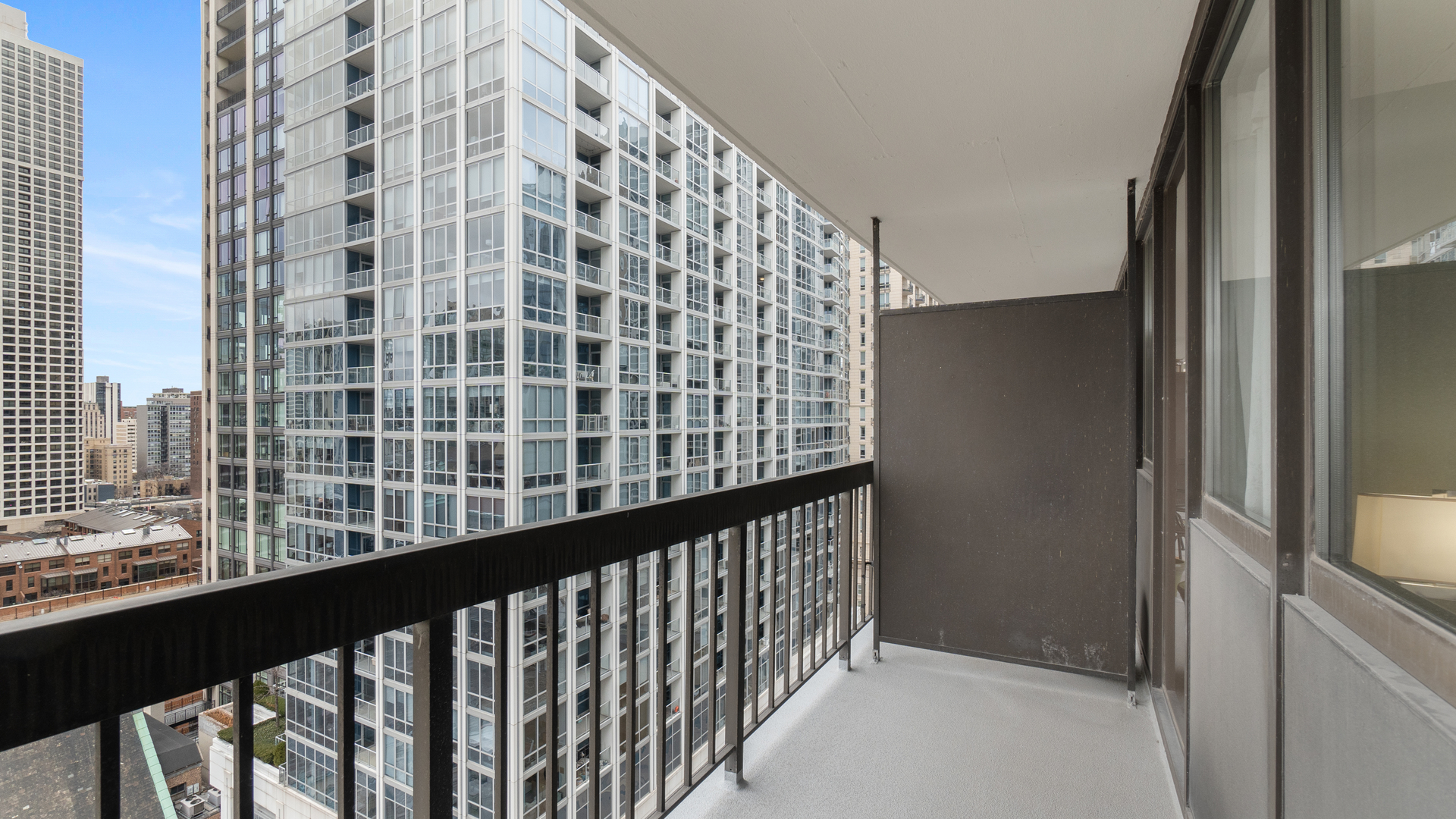 33 W Delaware Place 18h Property Photo 12