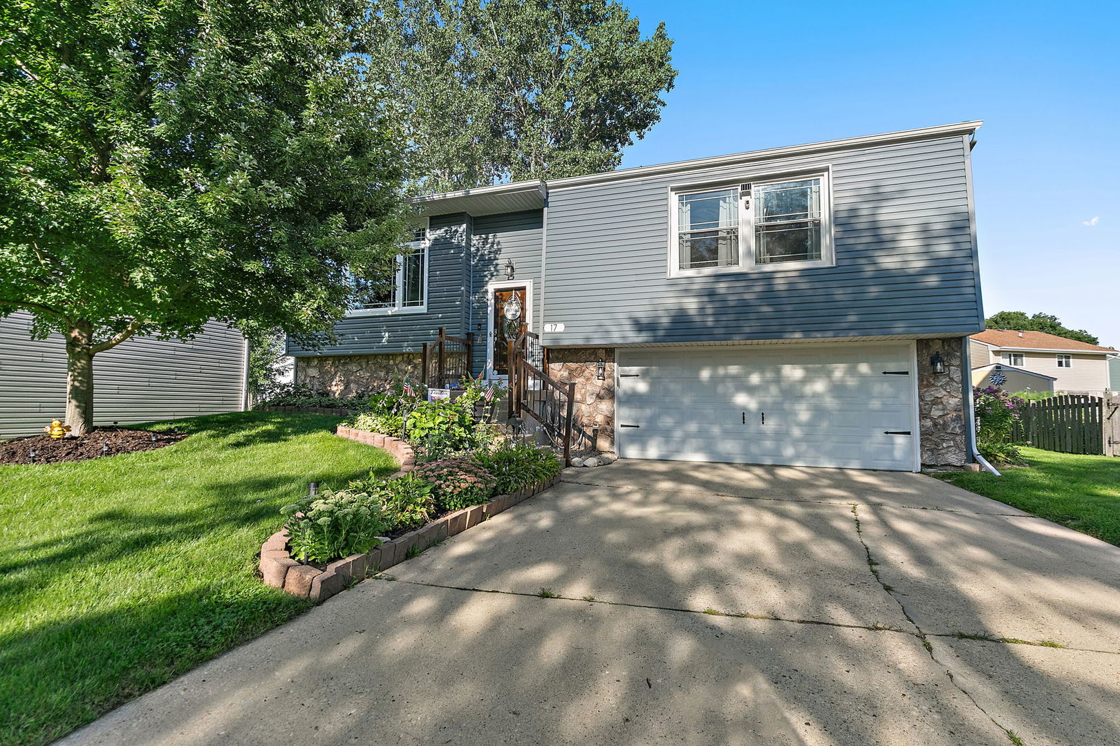 17 Joslyn Drive Property Photo 1