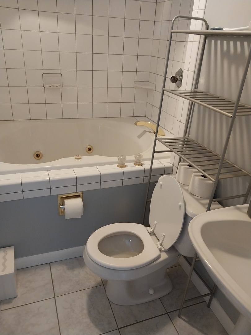 415 Southampton Drive - Property Photo 6